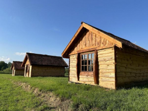 Domki wędkarskie nad Stawami Pirania, Zawóz